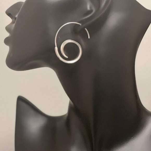 Modern Chic Silver Spiral Threader Hoop Earrings NWT - Picture 1 of 4